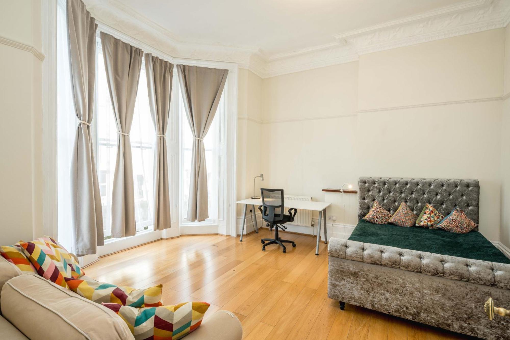 Apartamento Four Beds By The Station Londres Exterior foto