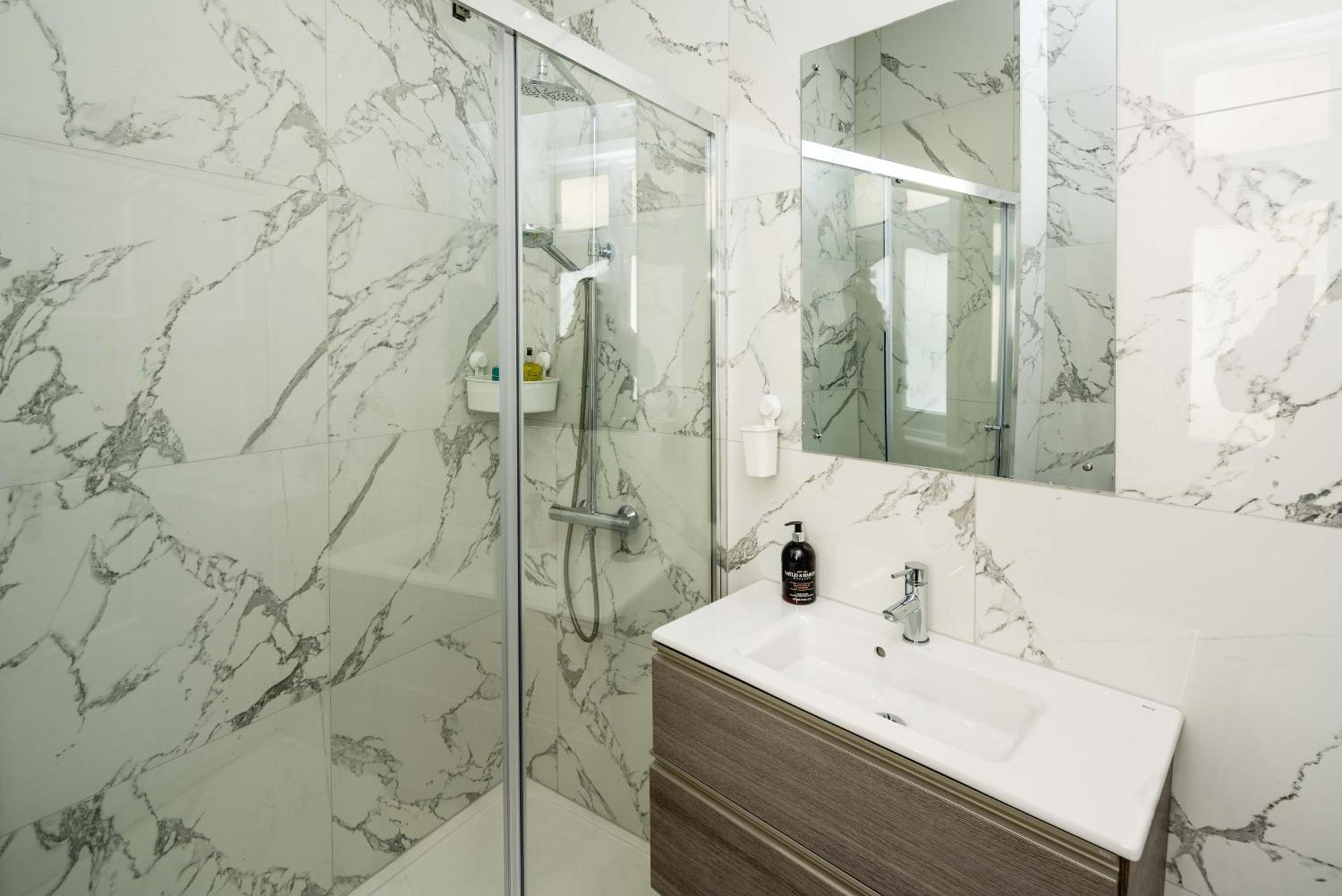 Apartamento Four Beds By The Station Londres Exterior foto